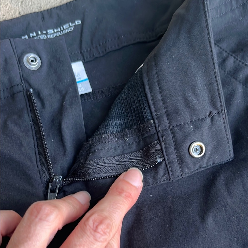 Like new Columbia Black Athletic capris Classic Fit - Picture 6 of 13